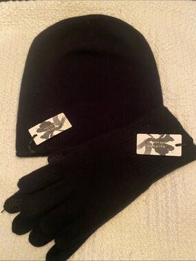 Halogen Black Knit Beanie and Glove Set